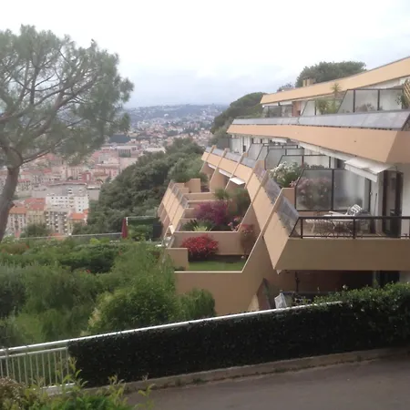 Vue Et Jardin *